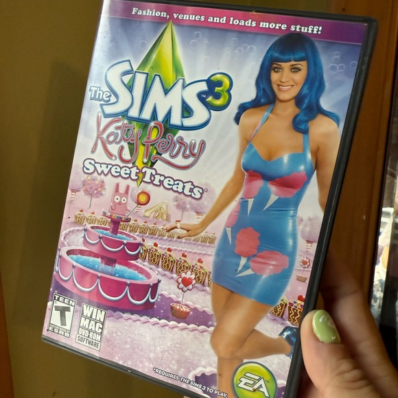 Katy Perry Collections The Sims 3 Sweet Treats PC Game - Blue and Pink - Picture 1 of 9